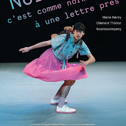 Affiche du Spectacle "Norman c'est comme Normal à une lettre près" présenté par la compagnie Kosmocompagny lors de la saison 24/25 de la CAPB KULTURA