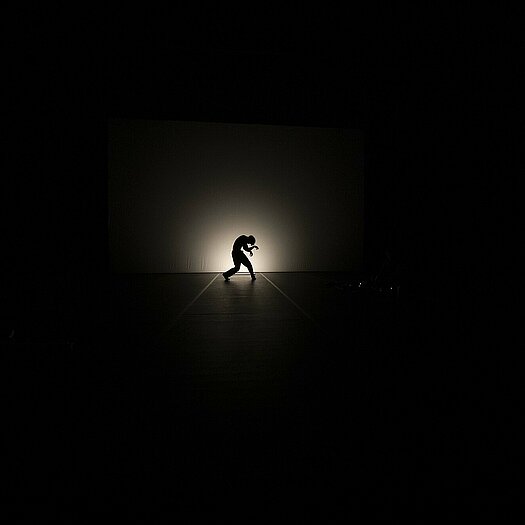 Spectacle de danse "Le Petite Chaperon Rouge" présenté par la compagnie Sylvain Huc durant la saison 24/25 de la CAPB KULTURA